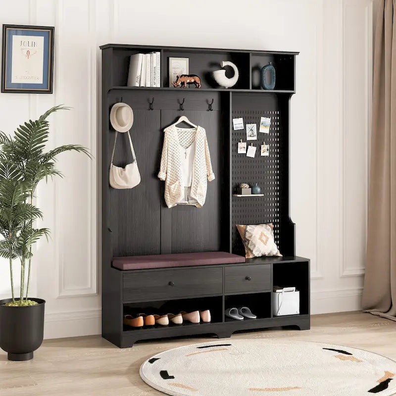 Porte-manteau multifonctionnel avec banc à chaussures, panneau perforé et grand espace de rangement