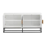 Meuble de style "Luxe Léger" avec pieds de support uniques et étagères réglables, convient pour les salons et les couloirs.